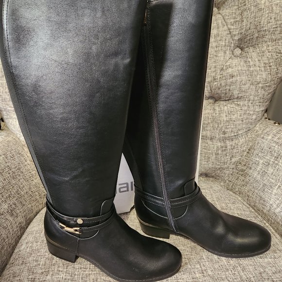 Women's Boots - Size 8.5 Mediu - Picture 2 of 5